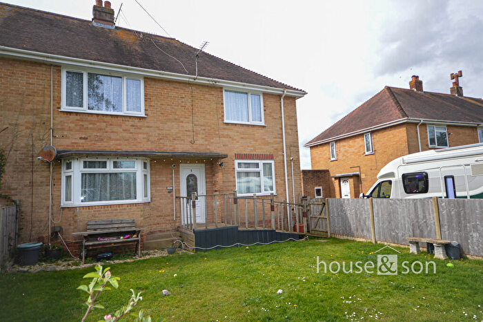 3 Bedroom Flat For Sale In Aldridge Road, Bournemouth, BH10