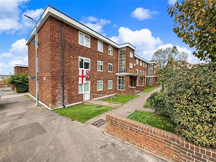 2 Bedroom Flat For Sale In Barfleur Manor, Middle Street, Gillingham, Kent, ME7