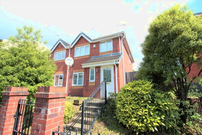 3 Bedroom Semi-Detached House To Rent In Wash Lane, Bury, BL9