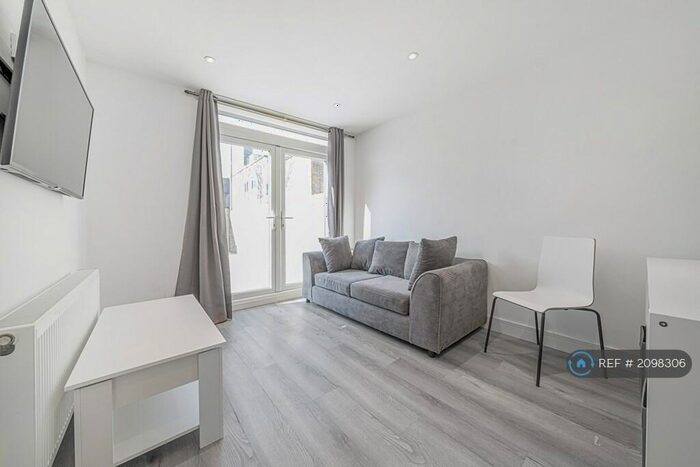 1 Bedroom Flat To Rent In Sedgmoor Place, London, SE5