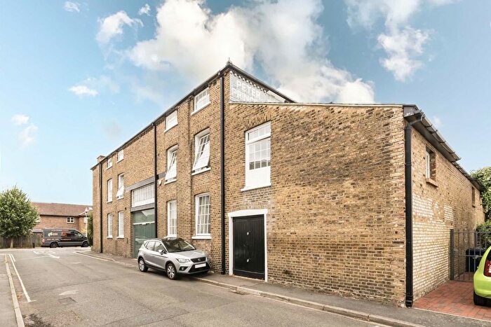 2 Bedroom Flat To Rent In Northfield Road, Northfields, W13