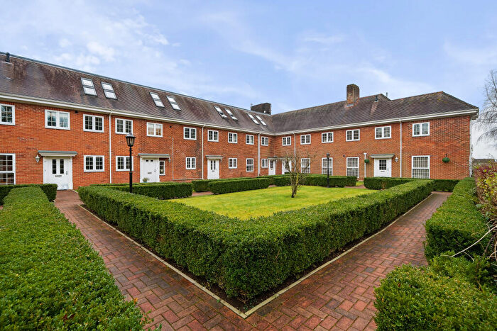 2 Bedroom Flat For Sale In Shepherds Lane, Winchester, SO21