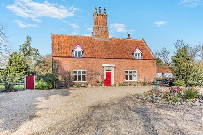 4 Bedroom Farm House For Sale In North Pickenham Road, Swaffham, PE37