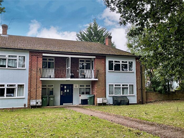 1 Bedroom Flat For Sale In Cabell Road, Guildford, Surrey, GU2