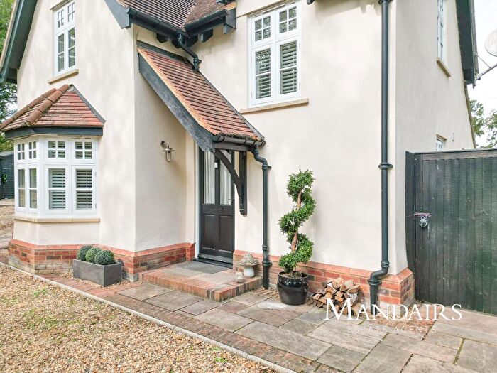 3 Bedroom Detached House For Sale In Old North Road, Water Newton, Peterborough, PE8