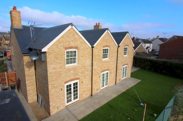 1 Bedroom Flat To Rent In Rusham Road, Egham, Surrey, TW20