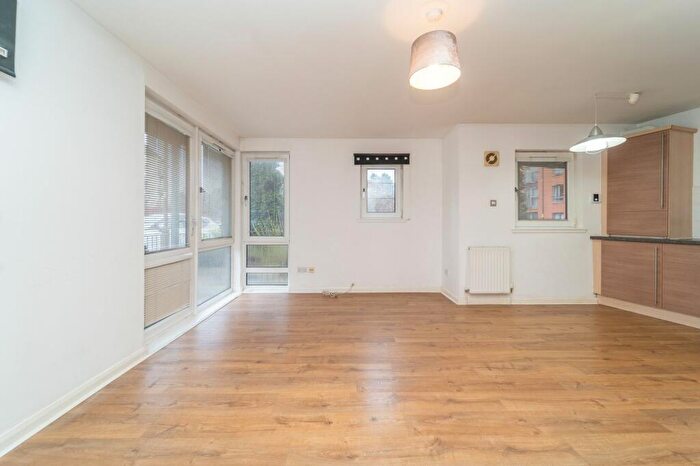 2 Bedroom Flat For Sale In Kaims Terrace, Kirkton, Livingston, EH54