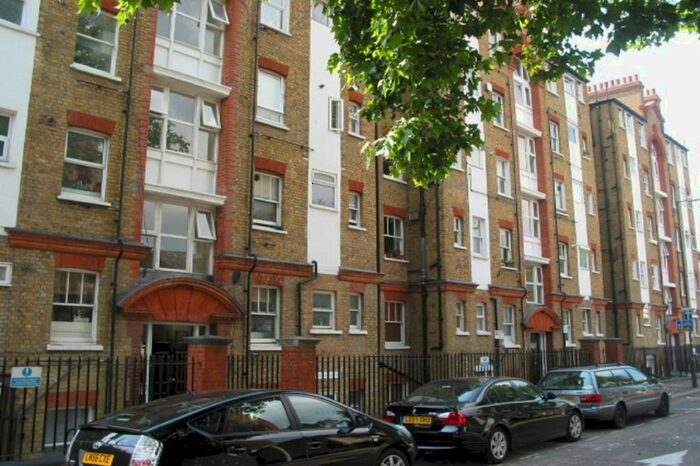 2 Bedroom Flat To Rent In Chiswick Road, London, W4