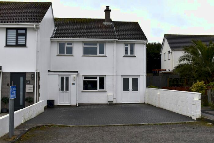 5 Bedroom Semi-Detached House To Rent In Trenithick Avenue, Helston, TR13