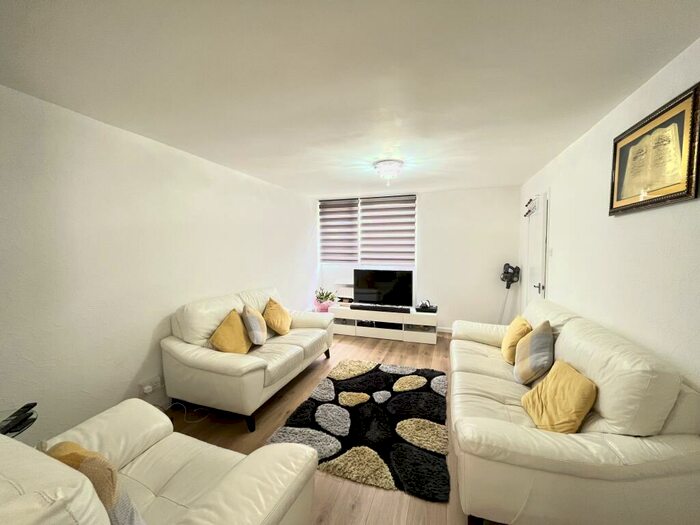 3 Bedroom Terraced House To Rent In Canberra Close, St Albans, AL3