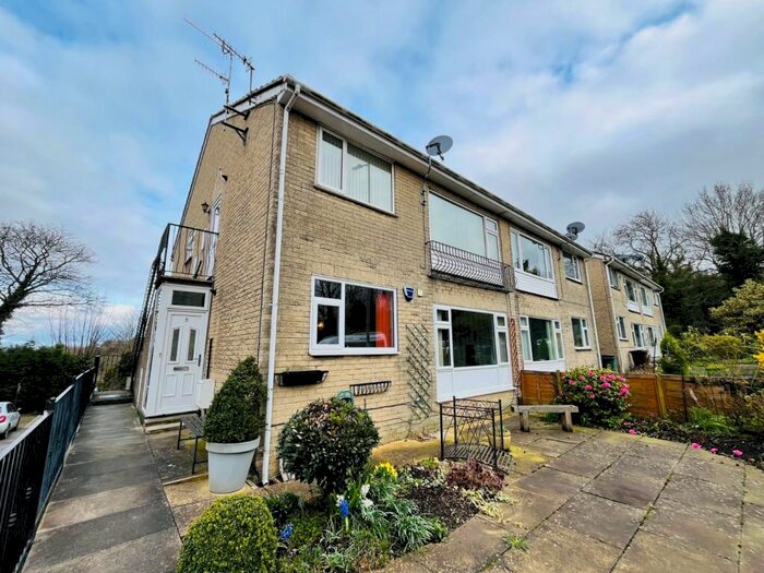 2 Bedroom Flat To Rent In St. Michaels Close, Bingley, West Yorkshire, BD16