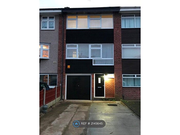 4 Bedroom Terraced House To Rent In Petworth Way, Hornchurch, RM12