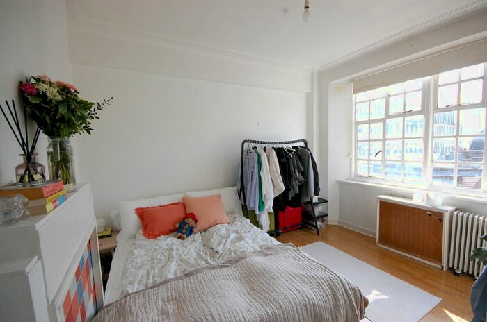 Studio To Rent In Spring Street, London, W2