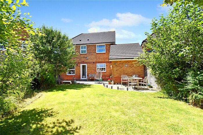 3 Bedroom Detached House For Sale In Heather Drive, Thatcham, Berkshire, RG18