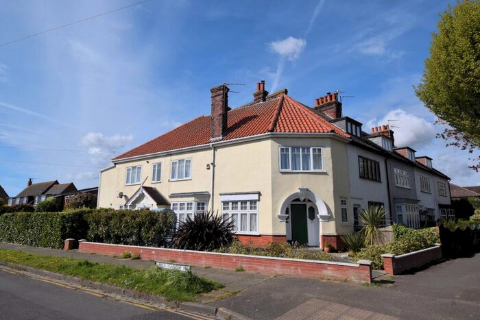 2 Bedroom Apartment To Rent In Upper Fourth Avenue, Frinton-on-Sea, CO13
