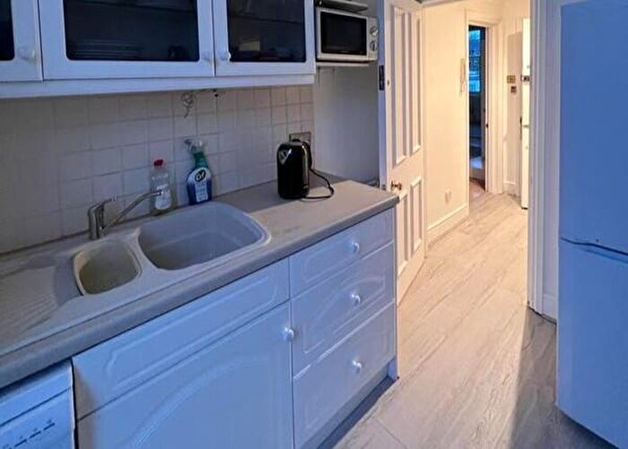 Studio To Rent In King Henrys Road, London, NW3