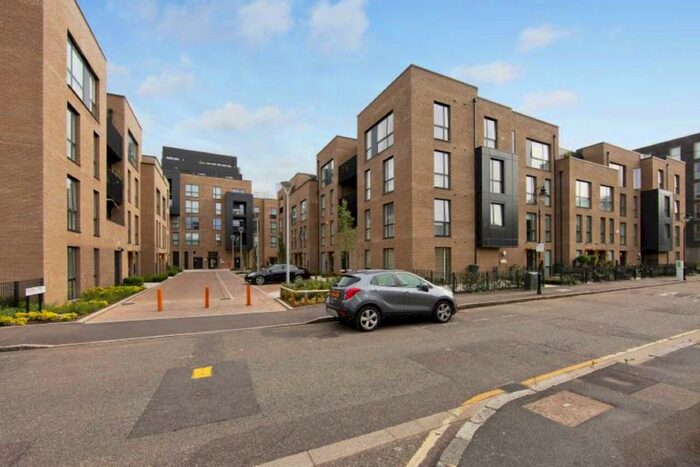 2 Bedroom Flat To Rent In Grange Walk, London, SE1