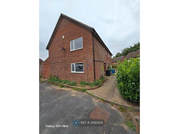 4 Bedroom Semi-Detached House To Rent In Bumpstede Court, Norwich, NR5