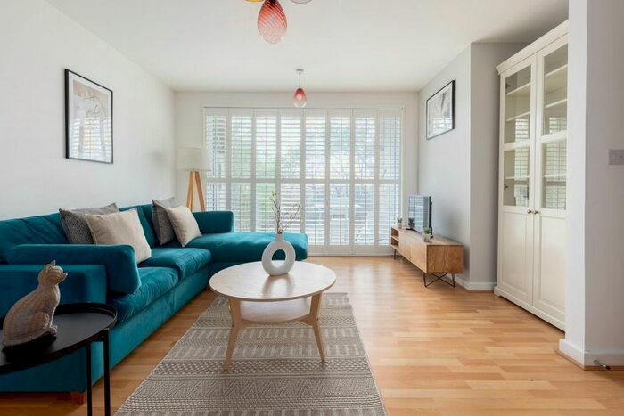 2 Bedroom Flat To Rent In East Dulwich Road, London, SE22