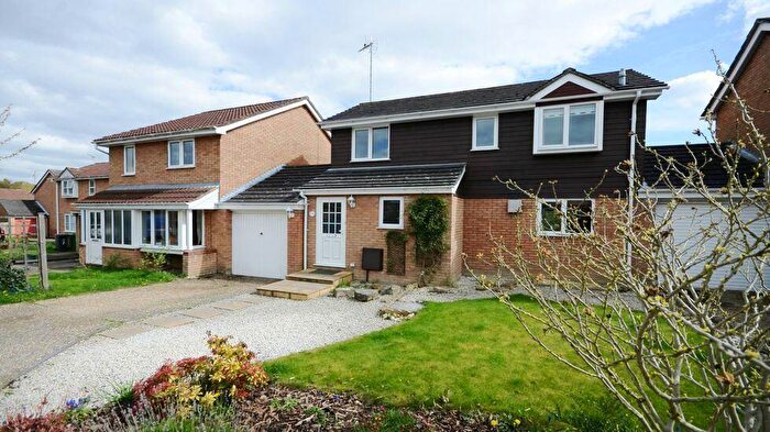 3 Bedroom Detached House To Rent In Caernarvon, Frimley, Camberley, GU16