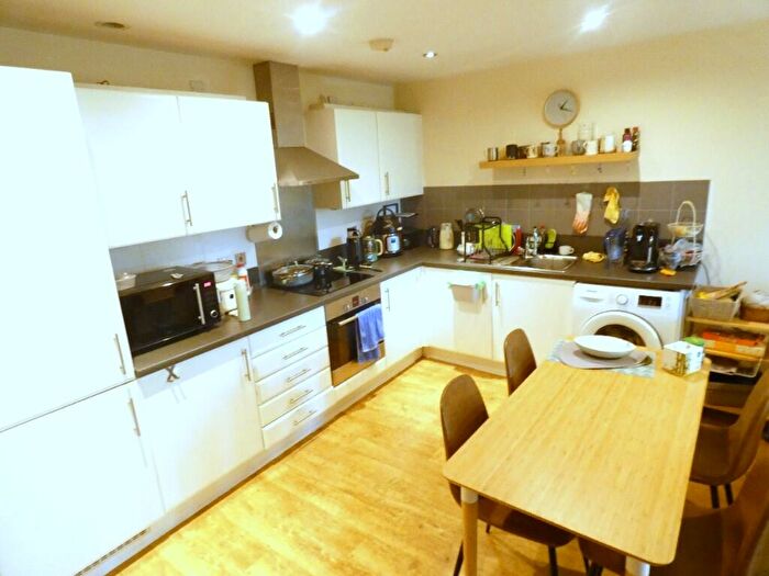 2 Bedroom Apartment To Rent In Tay Court, Meath Crescent, Bethnal Green, E2