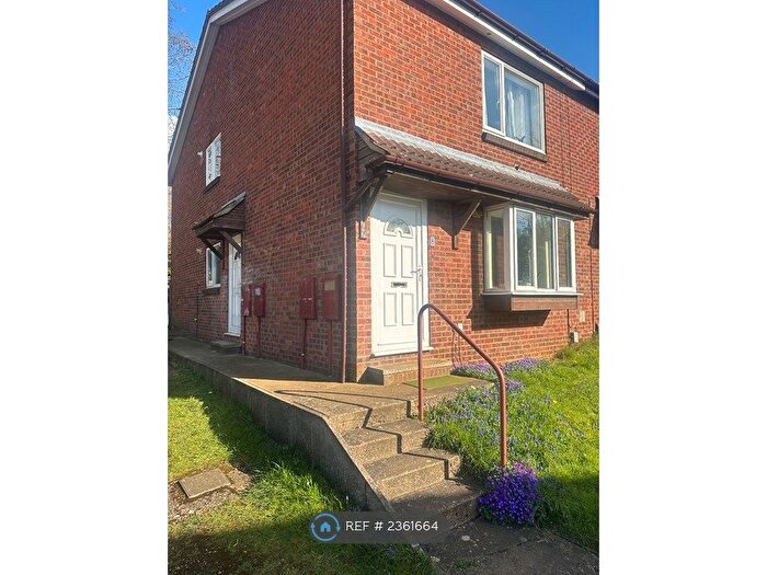 2 Bedroom Maisonette To Rent In Probyn Close, Northampton, NN3