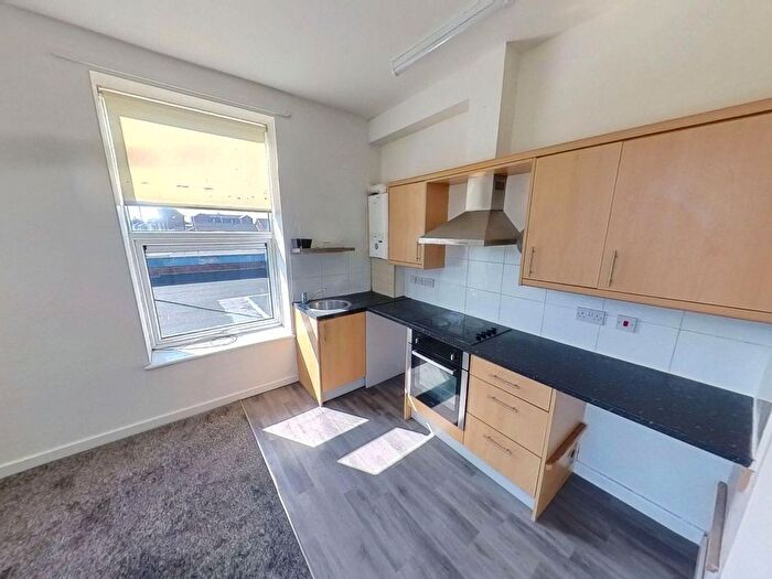 2 Bedroom Flat To Rent In Flat, Spring Bank, HU3