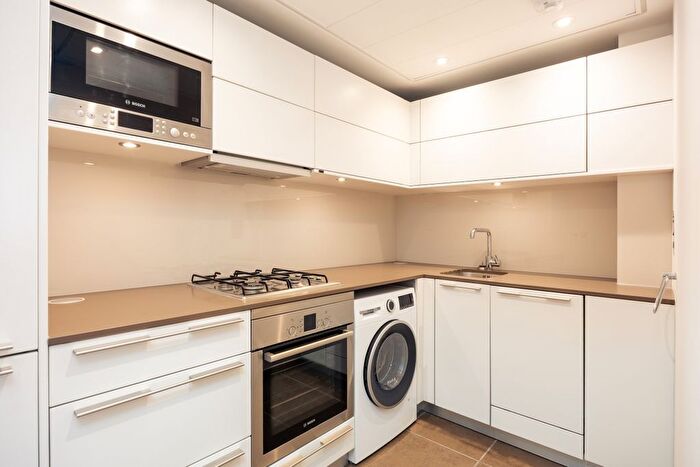 1 Bedroom Flat To Rent In Cavalry Square, London, SW3