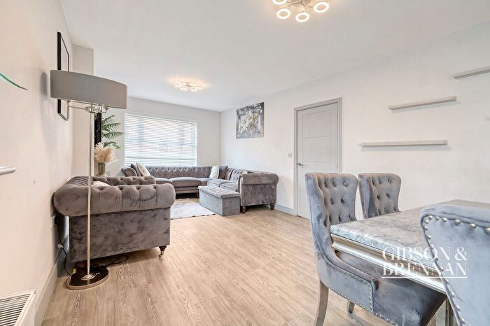 3 Bedroom Detached House For Sale In Clark Street, Basildon, SS16