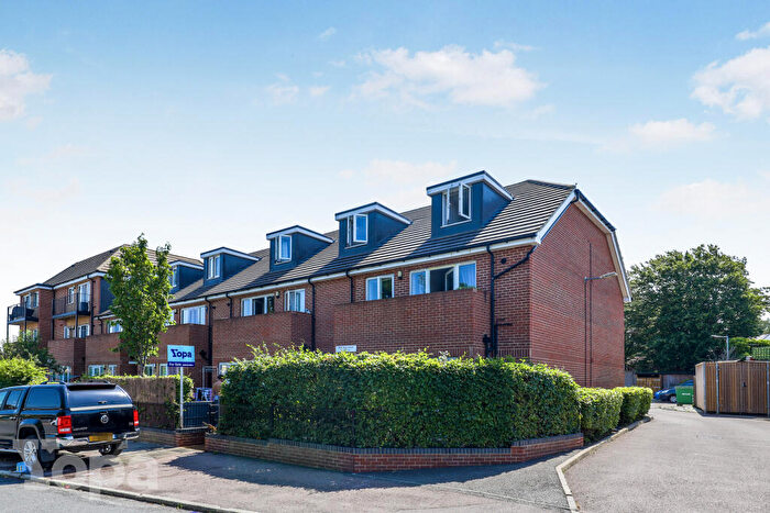 2 Bedroom Flat For Sale In Colyer Road, Gravesend, DA11