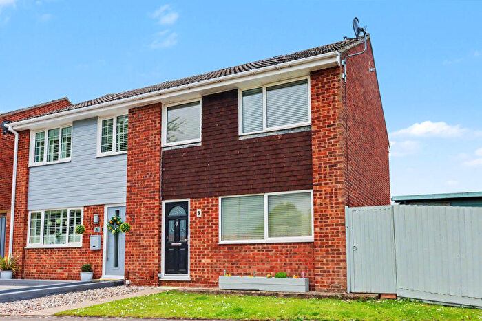 3 Bedroom Semi-Detached House For Sale In Herriot Close, Newport Pagnell, MK16