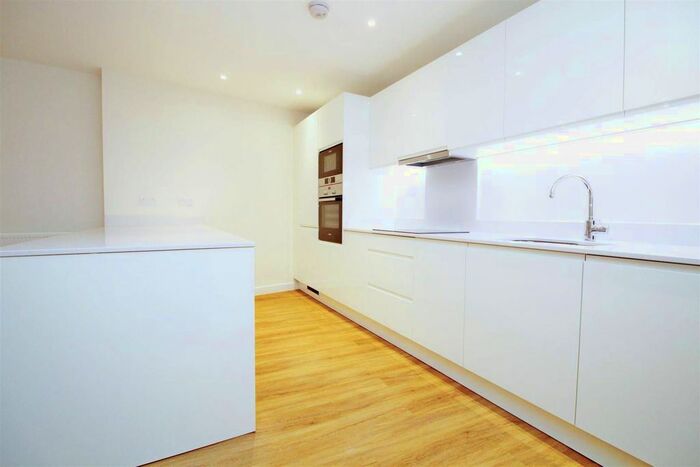 2 Bedroom Flat To Rent In Royal Court, Harrow, Stanmore, HA7