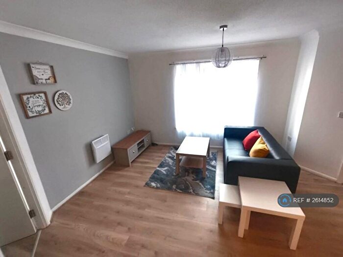 2 Bedroom Flat To Rent In Brook Court, Nottingham, NG7