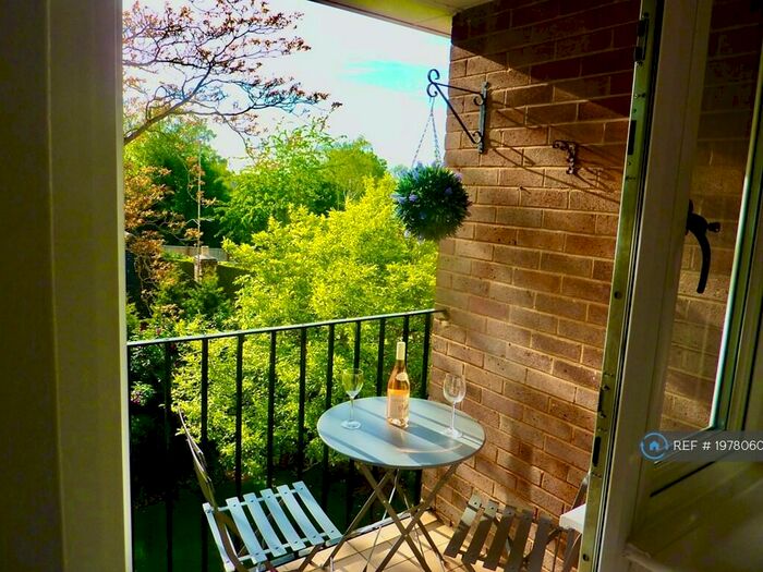 2 Bedroom Flat To Rent In Lansdown Road, Cheltenham, GL50