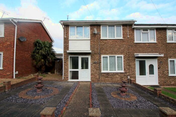 3 Bedroom End Of Terrace House To Rent In Broadway, Gillingham, Kent, ME8