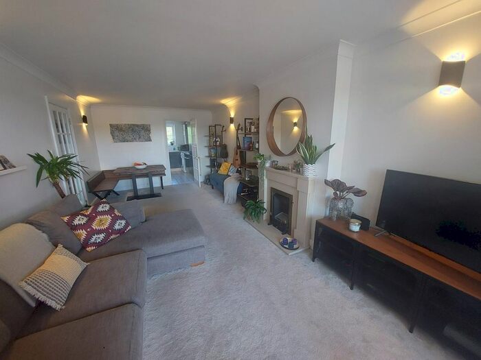 2 Bedroom Flat To Rent In Quay, Horseshoe Bridge, Southampton, SO17