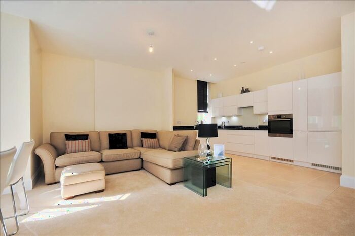 2 Bedroom Flat To Rent In Sherwood Way, Epsom, KT19