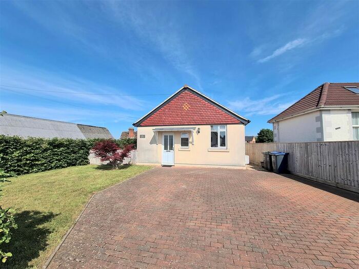 2 Bedroom Detached Bungalow To Rent In Burlands Road, Chippenham, SN15