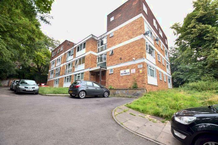 Flat To Rent In Crescent Road, Luton, LU2