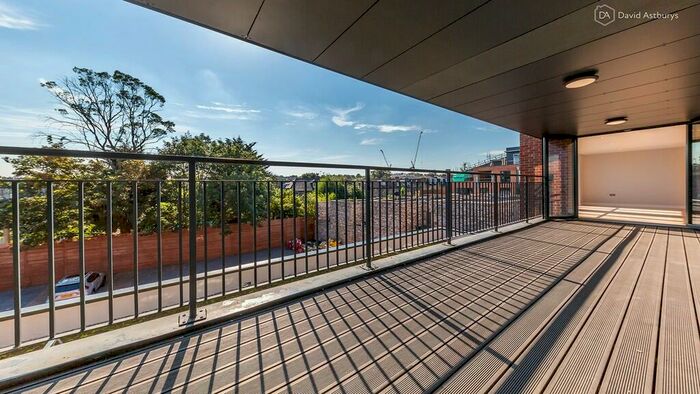 3 Bedroom Apartment To Rent In Tottenham Lane, Crouch End, London, N8