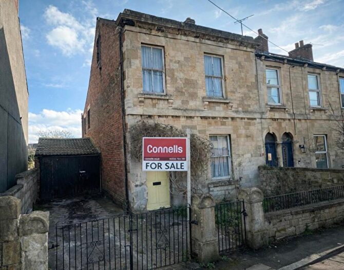 3 Bedroom Semi Detached House For Sale In Eastbourne Road, Trowbridge, BA14