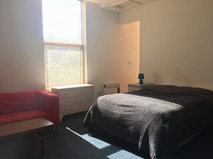 1 Bedroom Flat To Rent In Hyde Park Terrace, Leeds, LS6