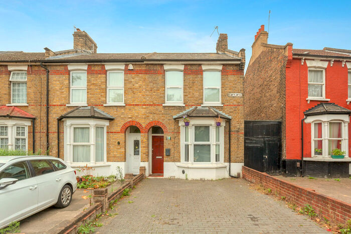 3 Bedroom End Of Terrace House To Rent In Bulwer Road, Leytonstone, E11