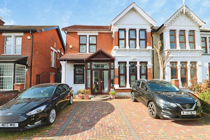 6 Bedroom Semi Detached House For Sale In Redcliffe Gardens, Ilford, IG1