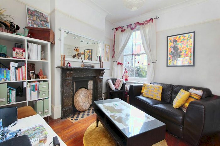 1 Bedroom Flat To Rent In Prideaux Road, Clapham North, London, SW9