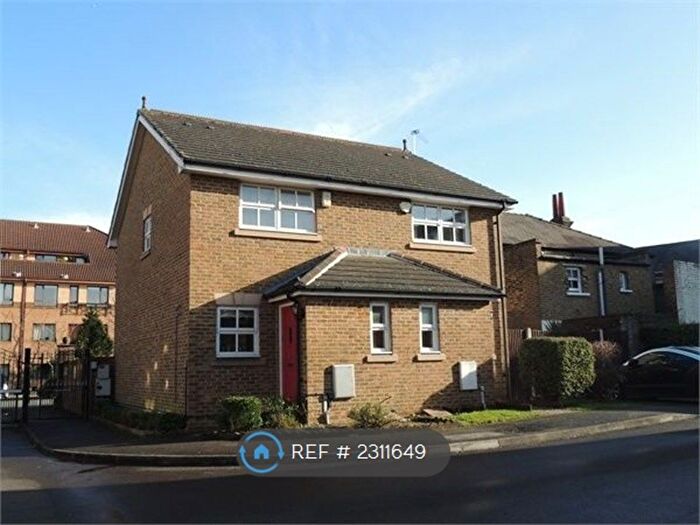 2 Bedroom Semi-Detached House To Rent In Johnston Close, London, SW9