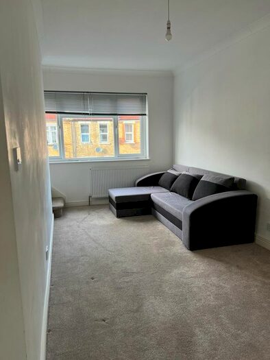 1 Bedroom Flat To Rent In Myrtle Road, Hounslow, TW3