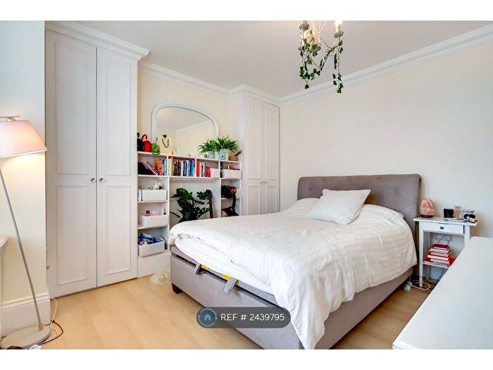 4 Bedroom Flat To Rent In Brighton Road, Surrey, KT6