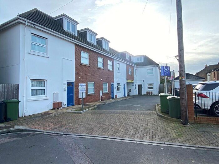 1 Bedroom Apartment For Sale In Manor Park Avenue, Portsmouth, Hampshire, PO3