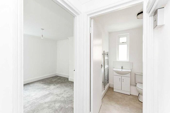 1 Bedroom Flat To Rent In Evering Road, F/F Rear, Stoke Newington, N16